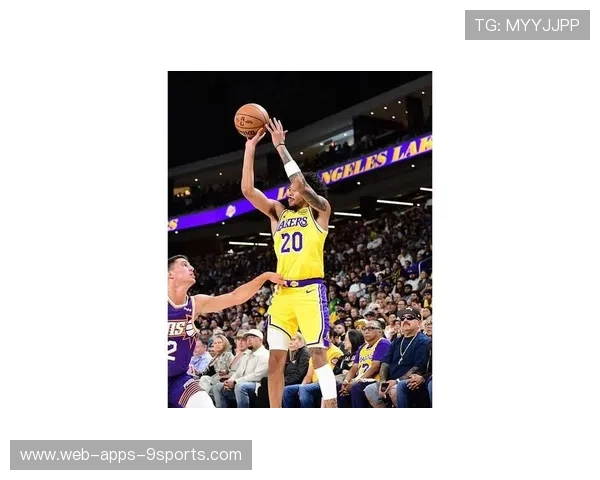 湖人队追逐季后赛梦，拼劲十足，湖人主场时隔8年再迎季后赛